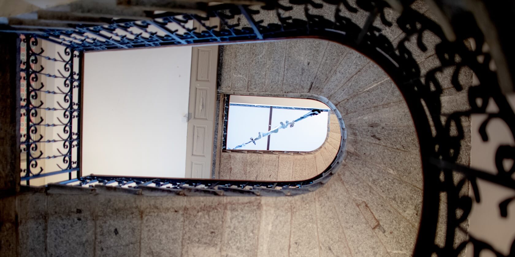 Treppe von unten her fotografiert Treppe von unten her fotografiert
